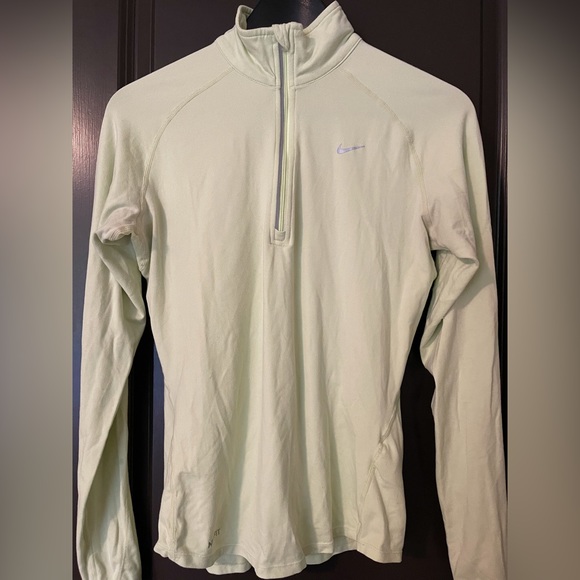 Nike Women’s half zip long sleeve top. Size small - Picture 2 of 4